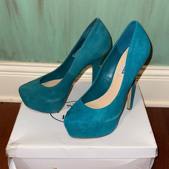 Steve Madden Dejavu Teal Suede Heels - Picture 4 of 7